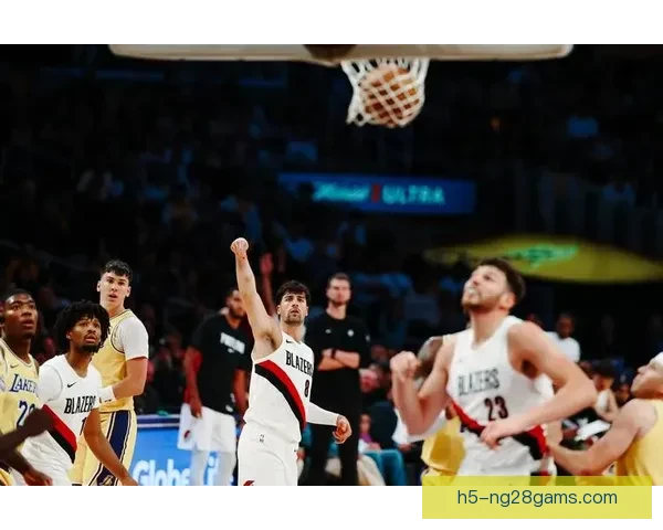 快船背靠背拼尽仍憾负湖人弹尽